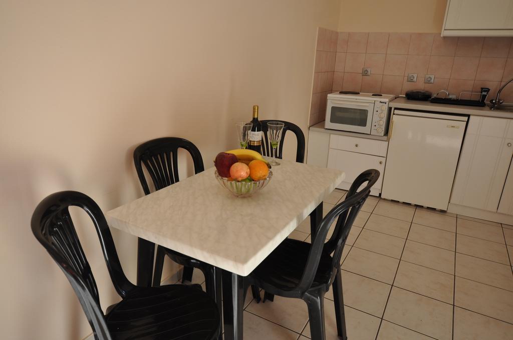 Ammos Apartment Roda  Bagian luar foto